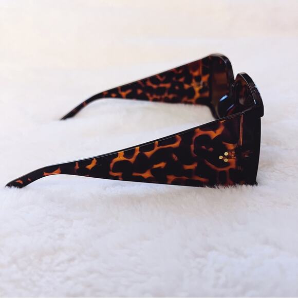 Fiona Brown Oversized Rectangle Thick Sunglasses - Picture 7 of 12